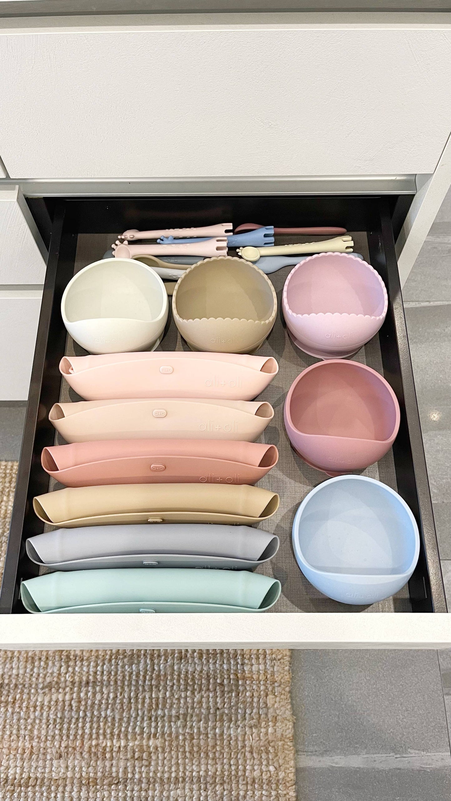 Silicone Baby Bib Roll Up - Blush